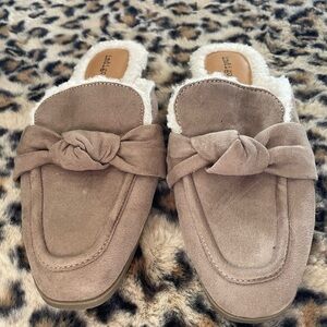 Indigo Road backless loafer, light brown suede
, Shearling lined.